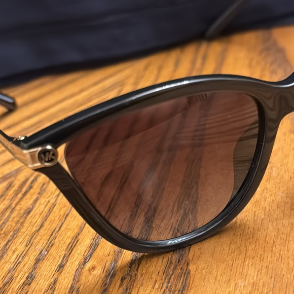 Michael Kors 54mm Gradient Cat Eye Sunglasses Black and Gold NWOT - Picture 2 of 11
